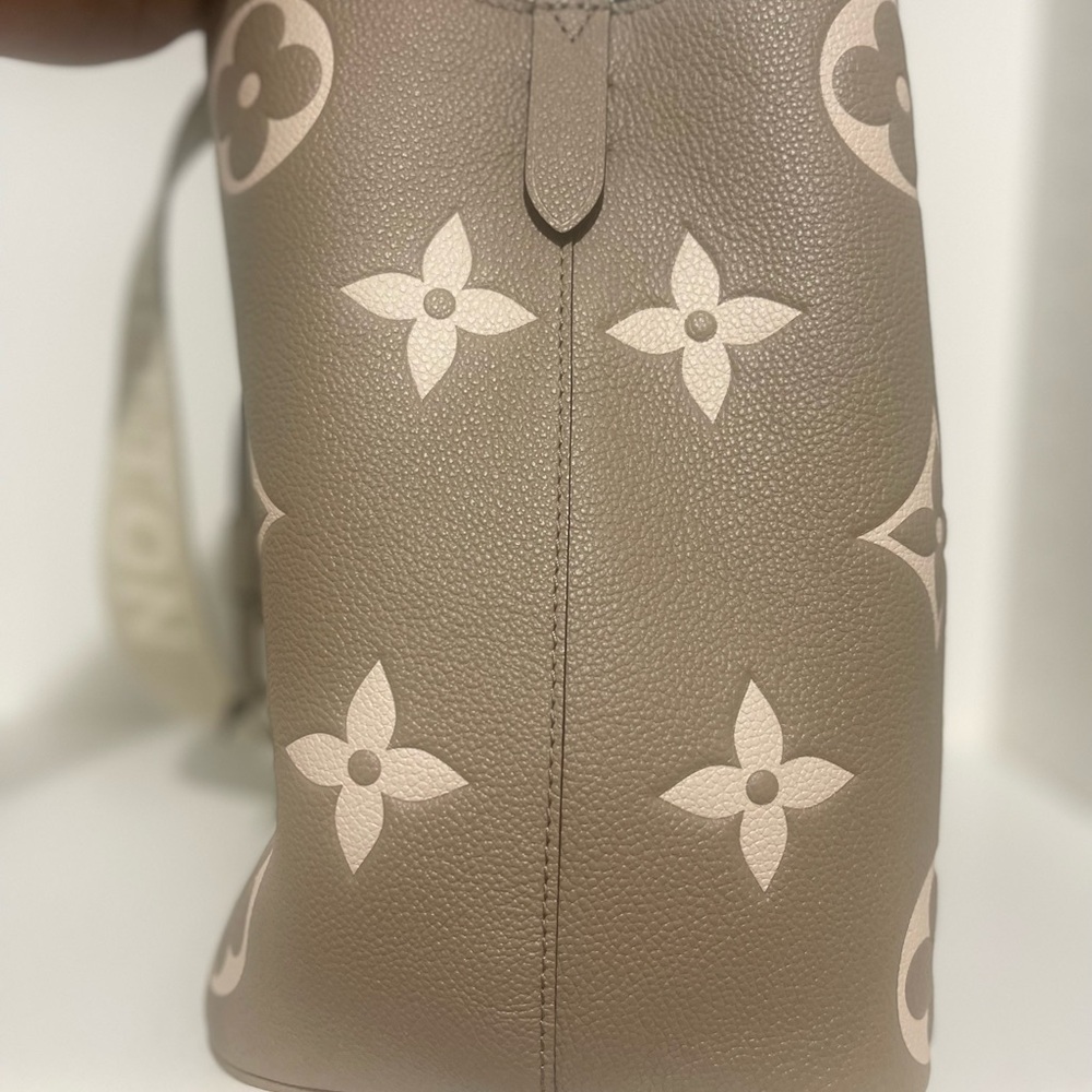 Louis Vuitton NéoNoé Shoulder Bag MM Beige Leather - Picture 6 of 8